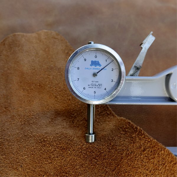 Büffelleder, Glattleder. Farbe Braun. Stärke ca. 1,5 mm (L59-002)