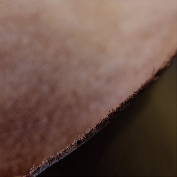 Büffelleder, Glattleder. Farbe Schwarzbraun. Stärke ca. 1,5 mm (L57-002)