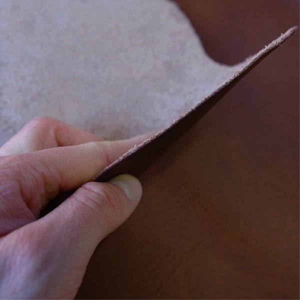 Büffelleder, Glattleder. Farbe Braun. Stärke ca. 1,5 mm (L57-012)